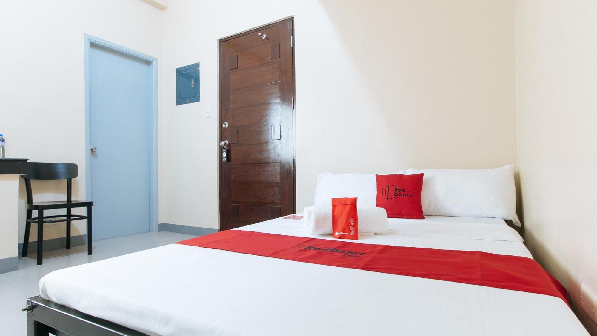 Reddoorz Plus @ Torre De Manuel Residences 1 Quezon City Exterior photo