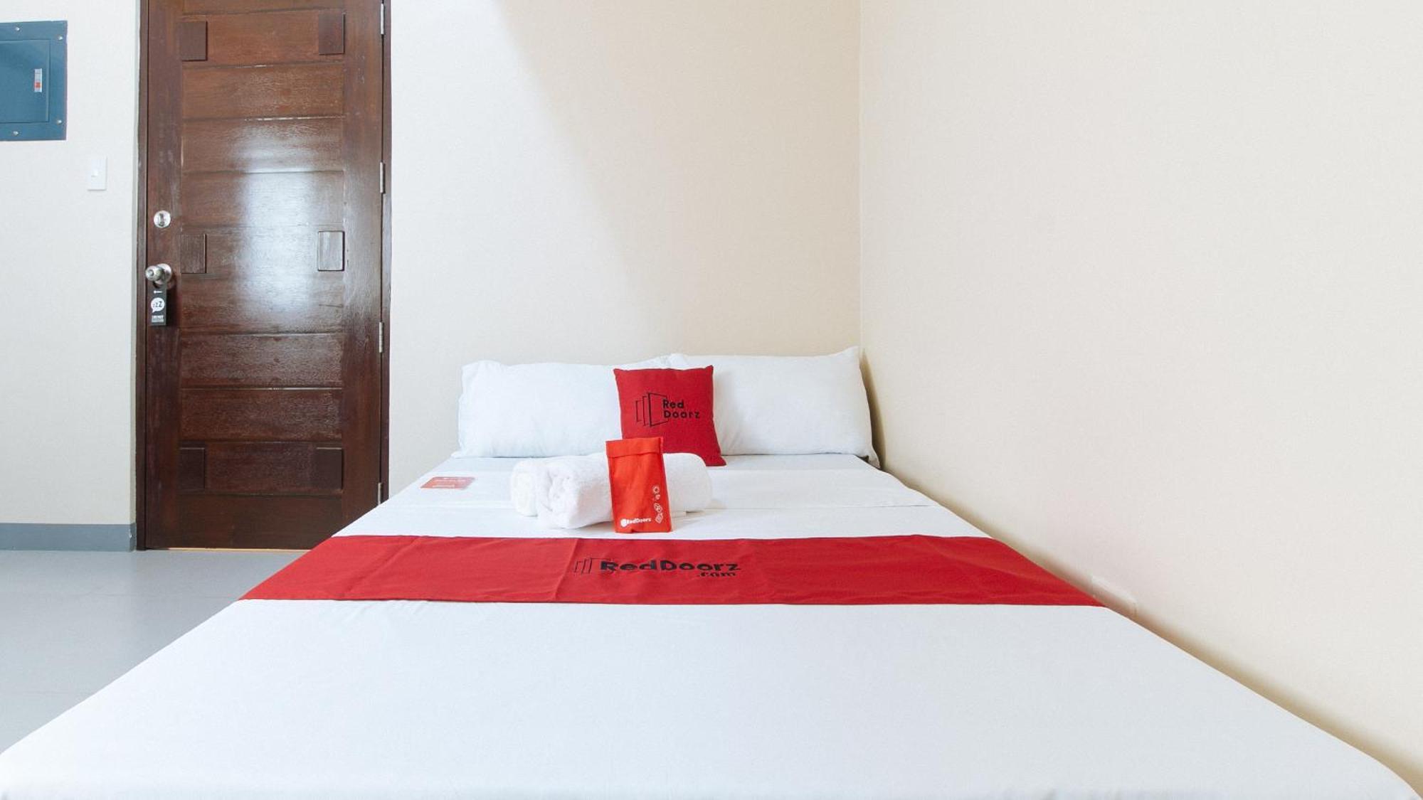 Reddoorz Plus @ Torre De Manuel Residences 1 Quezon City Exterior photo