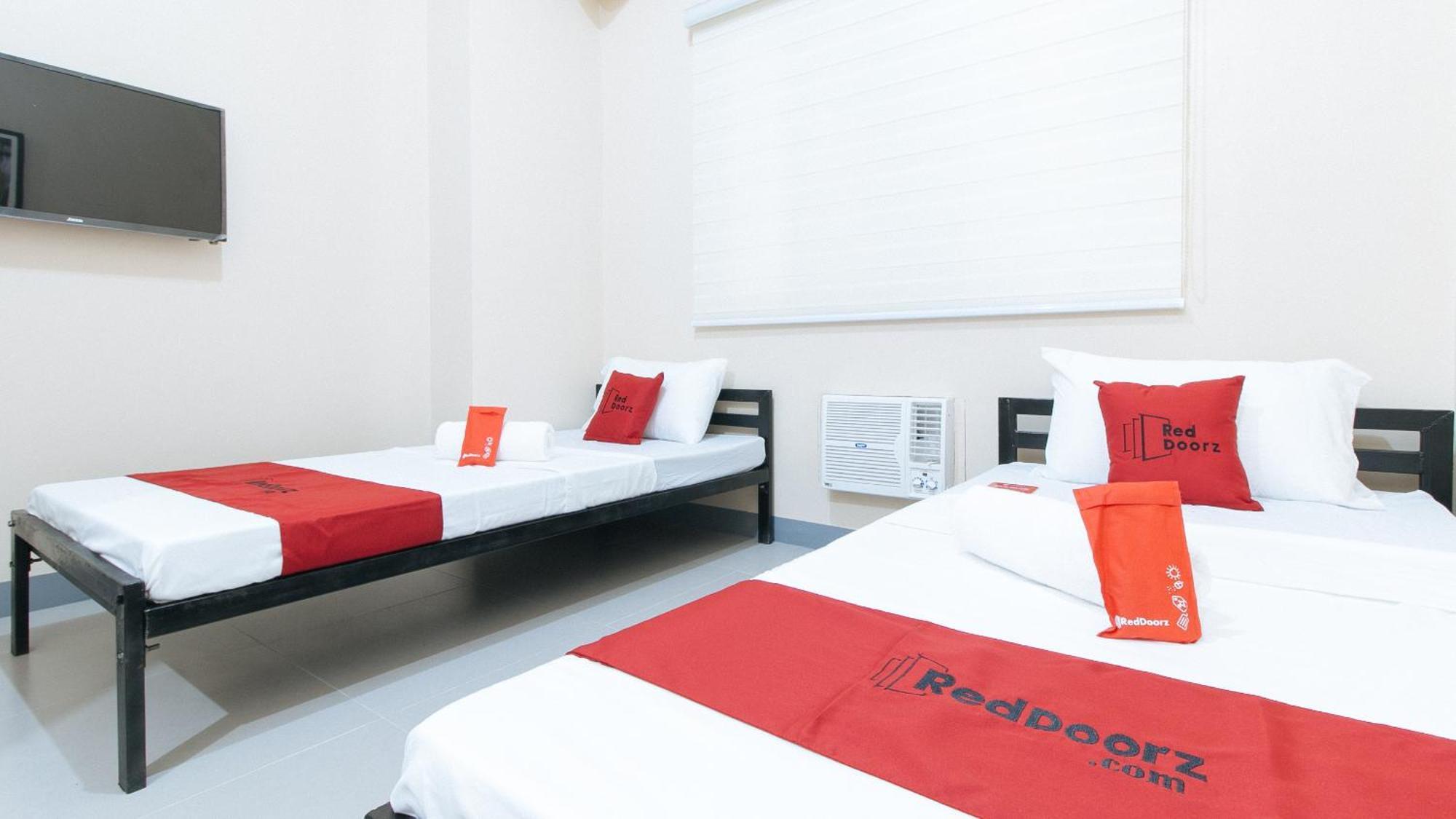 Reddoorz Plus @ Torre De Manuel Residences 1 Quezon City Exterior photo